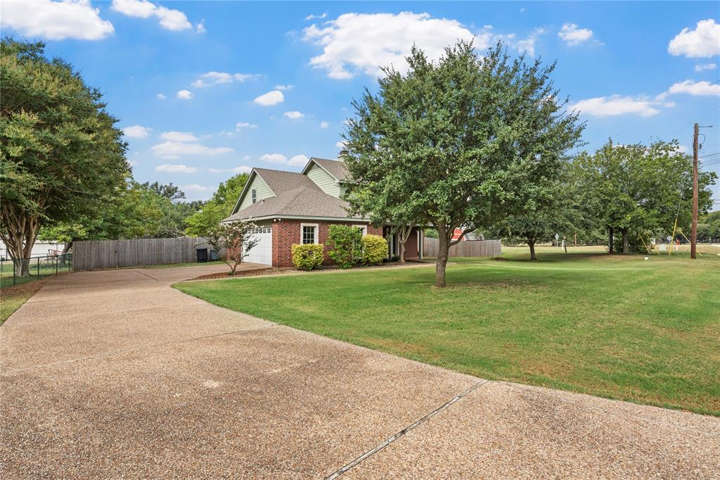 1694 Mclennan Crossing Road — photo