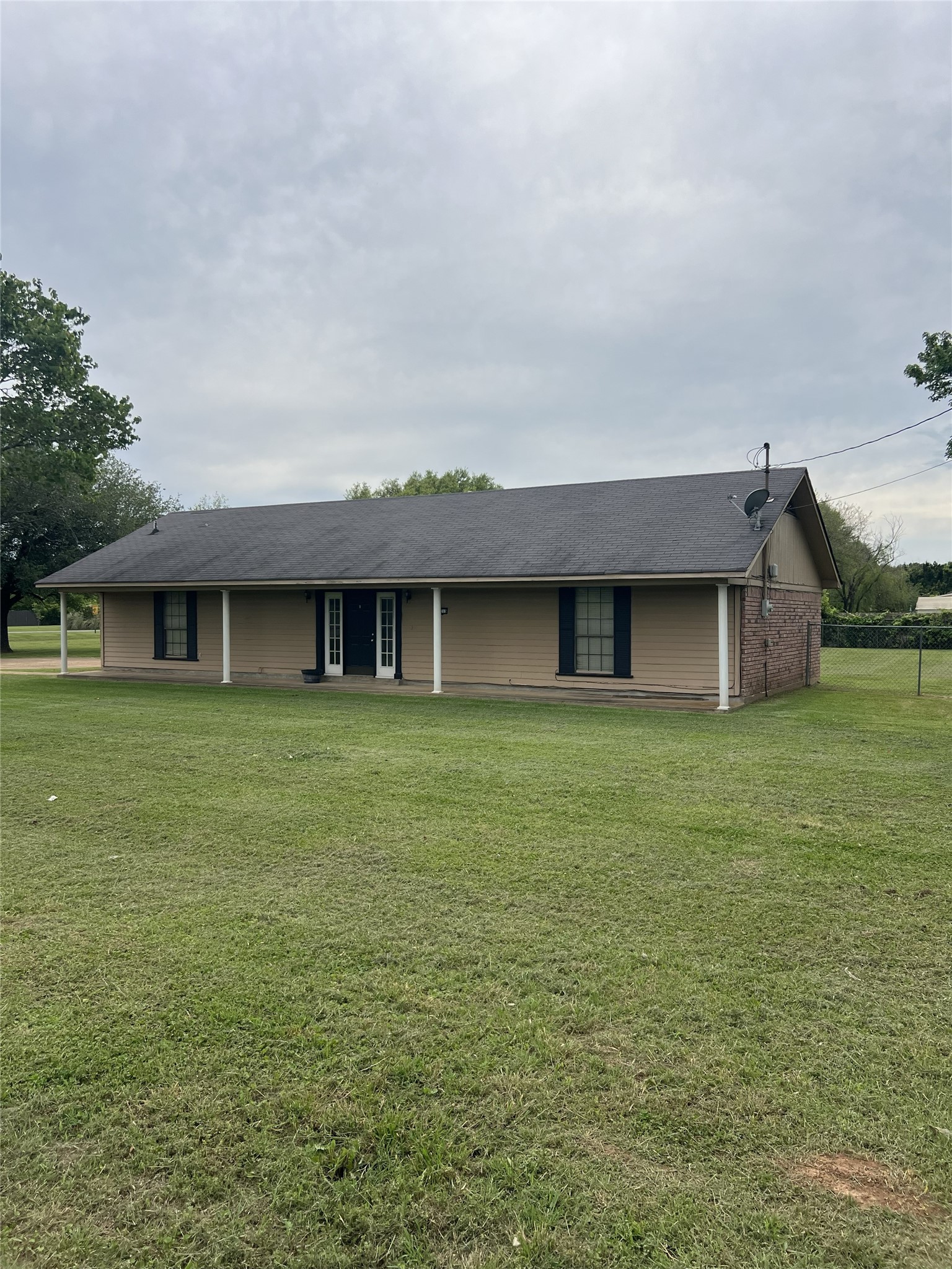 5213 Airline Drive — photo