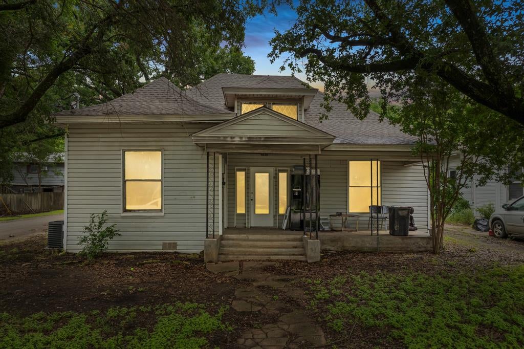 701 E Elm Street — photo