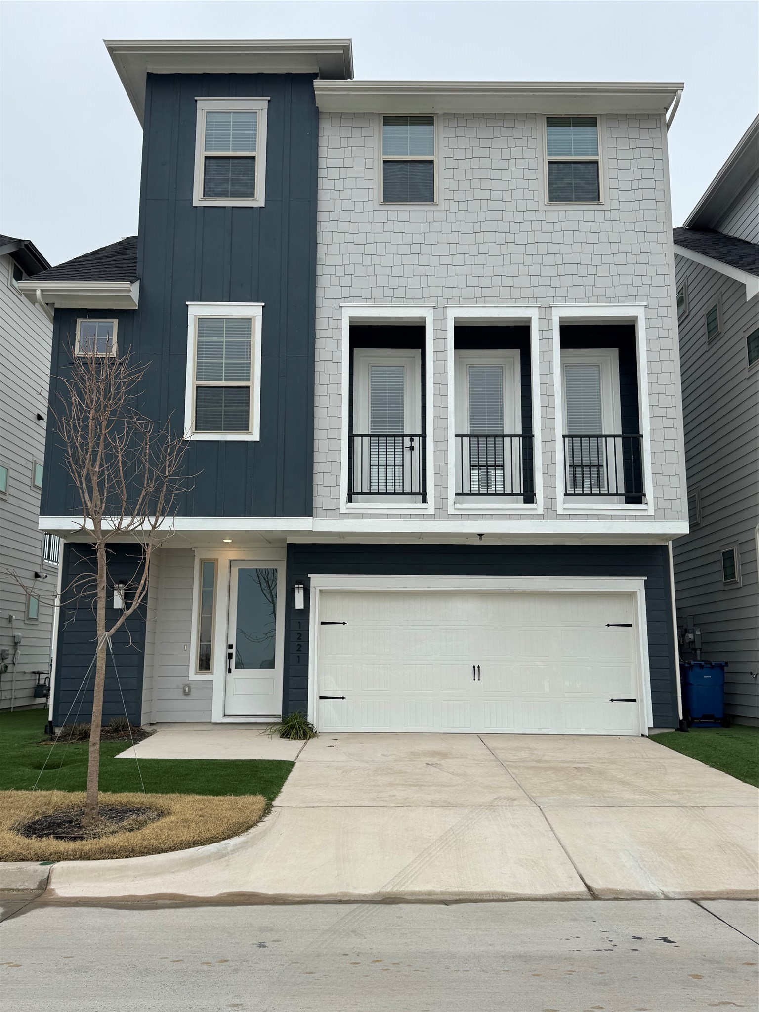 1221 Mark Place — photo
