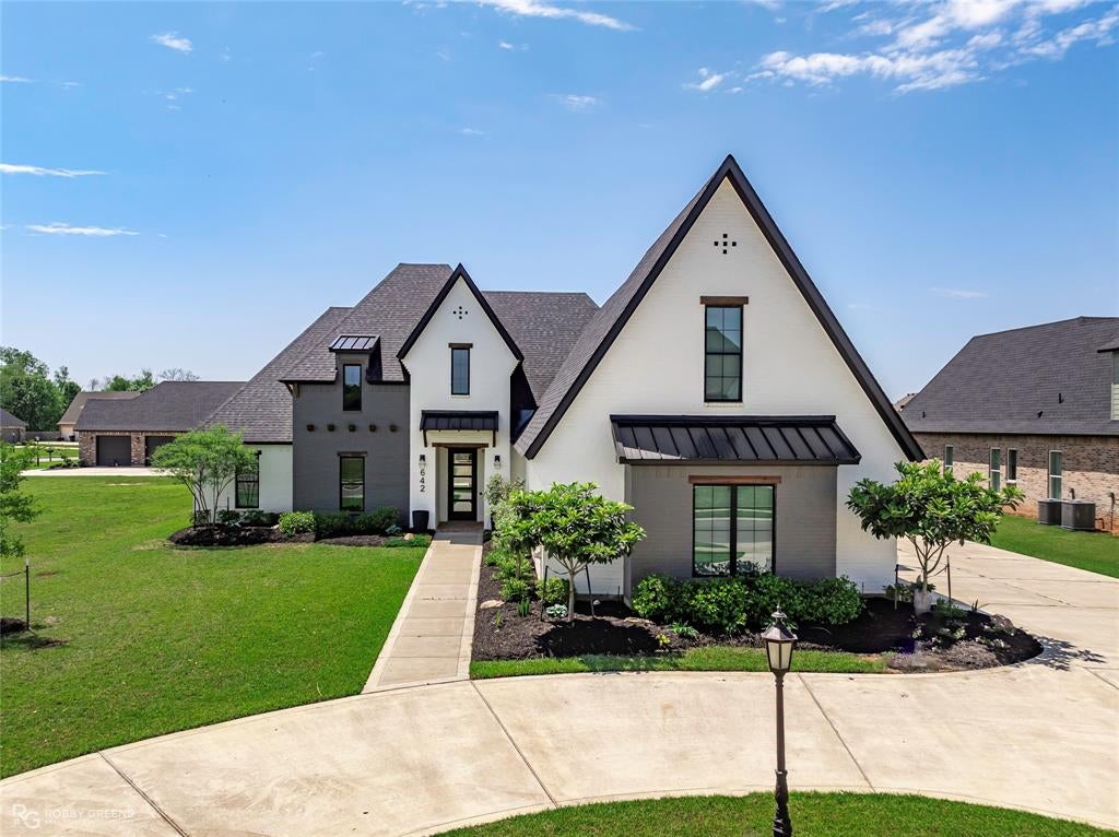 642 Caledonia Drive — photo