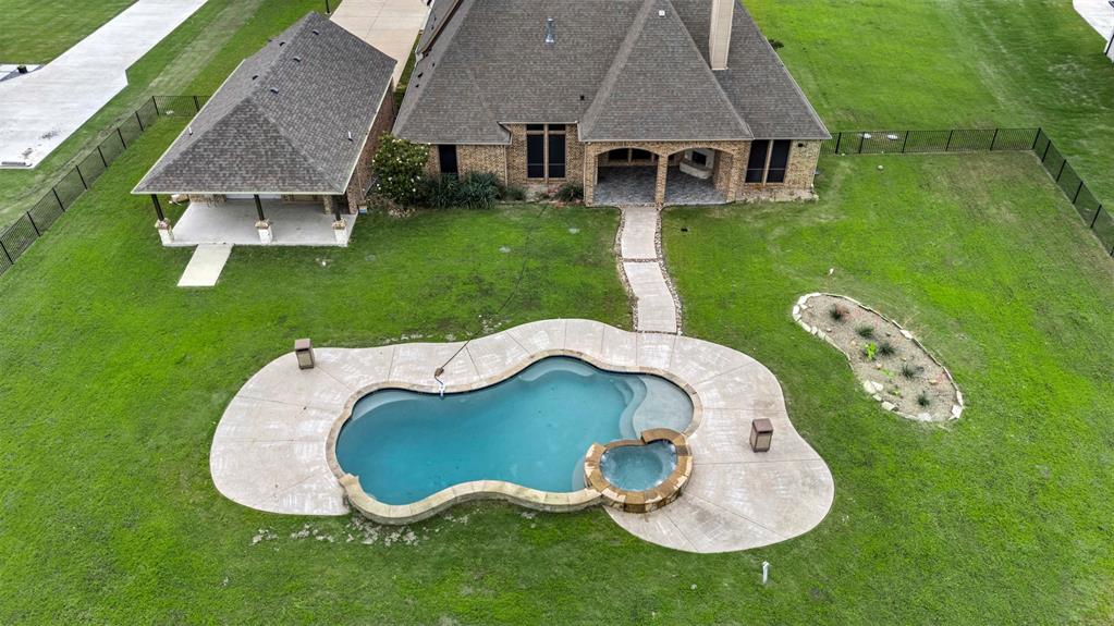 2135 Lake Estates Drive — photo
