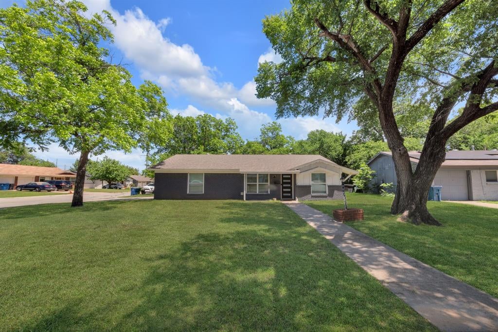 821 Lovers Lane — photo
