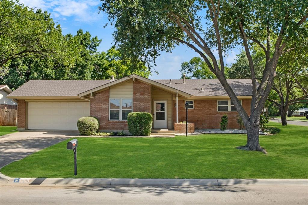 1300 Amherst Drive — photo