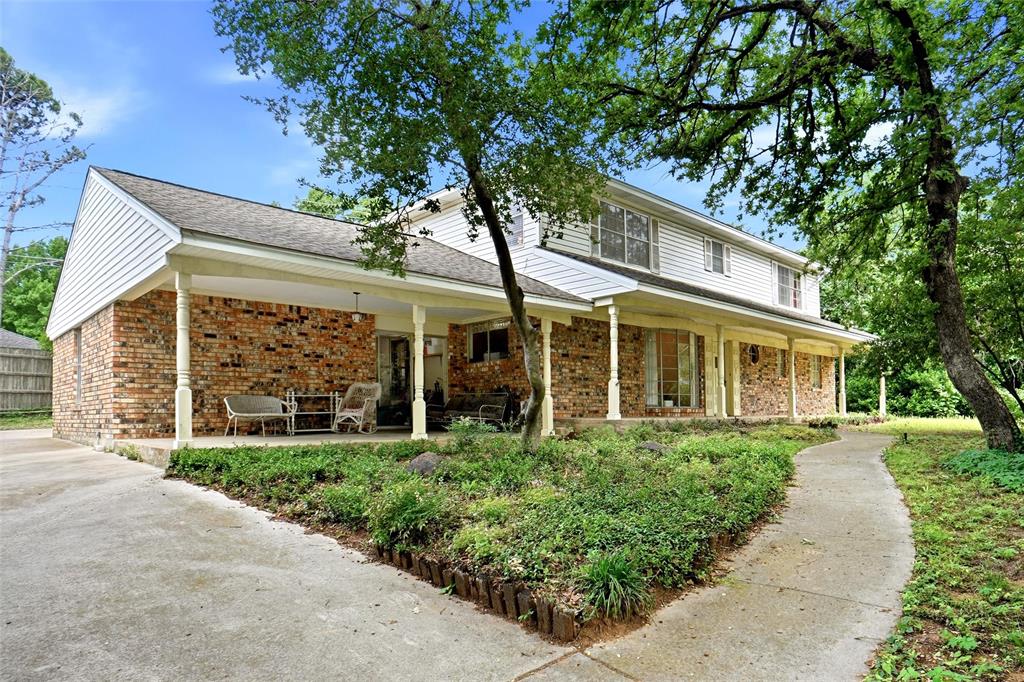2105 Camelot Drive — photo