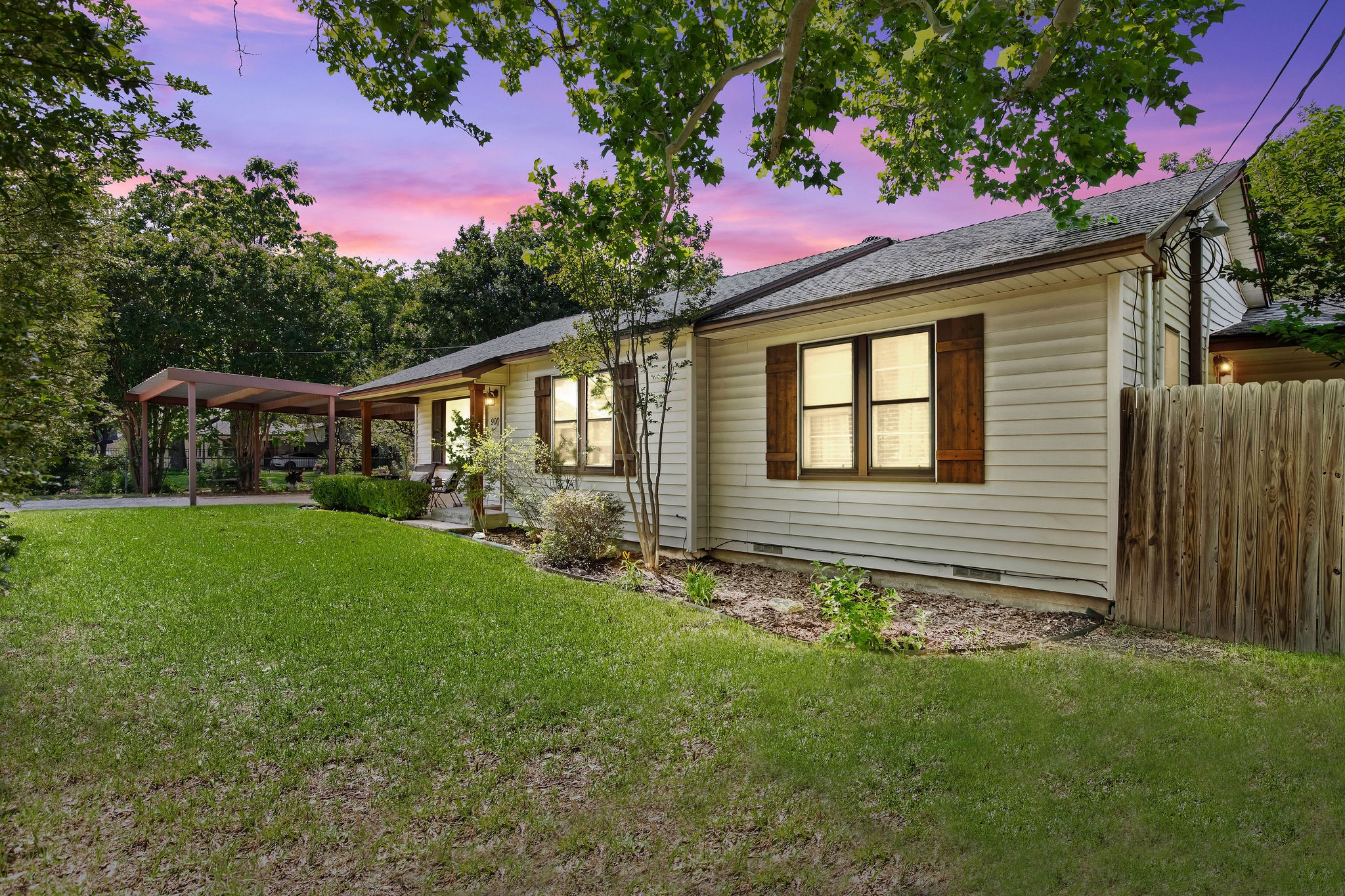 900 W Reeves, Decatur, TX 76234 — photo 2