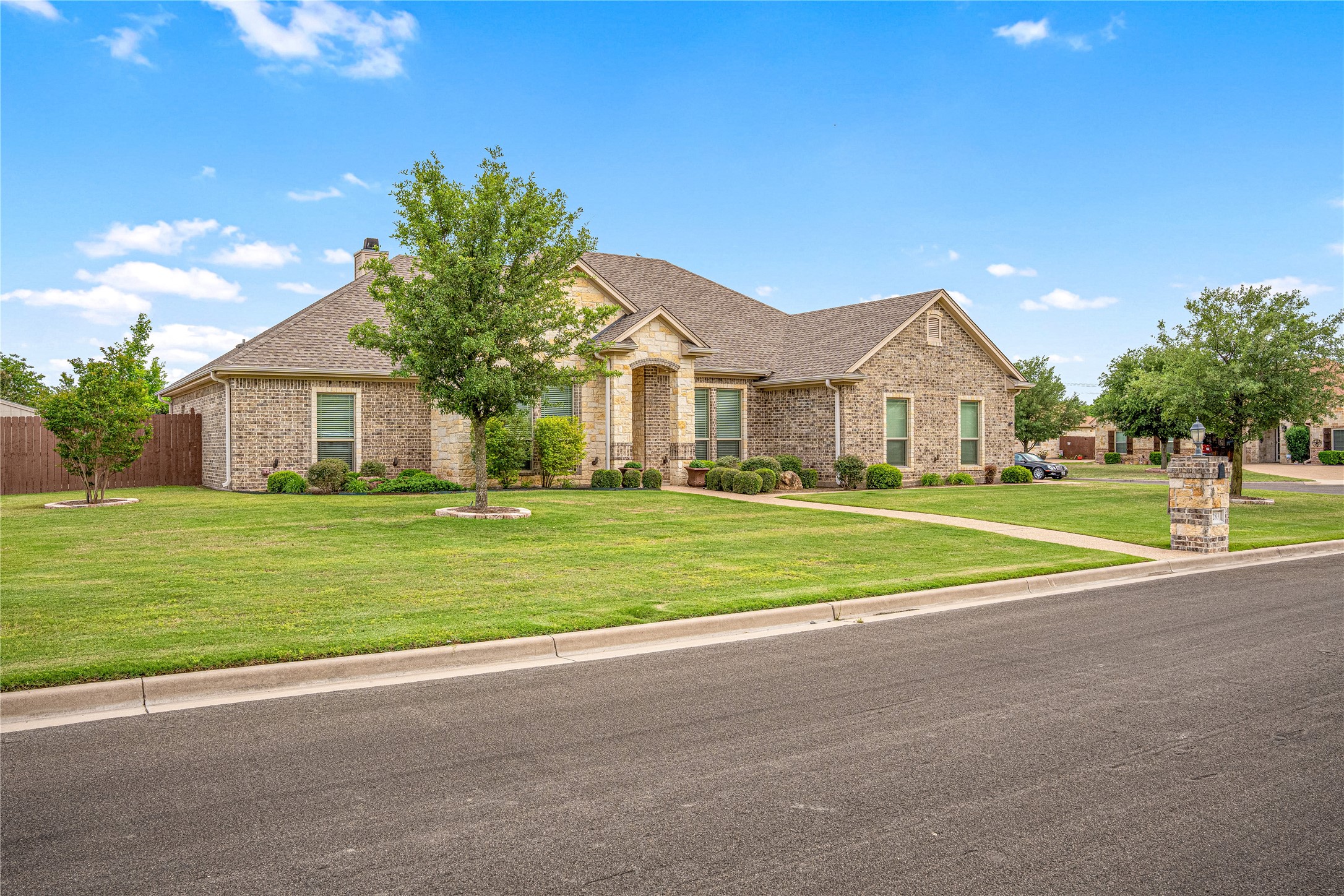 283 Briarleaf Circle, Hewitt, TX 76643 — photo 2