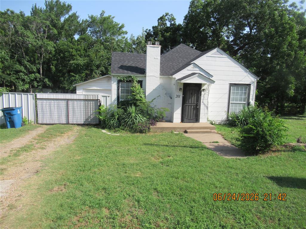 201 E Dallas Street — photo