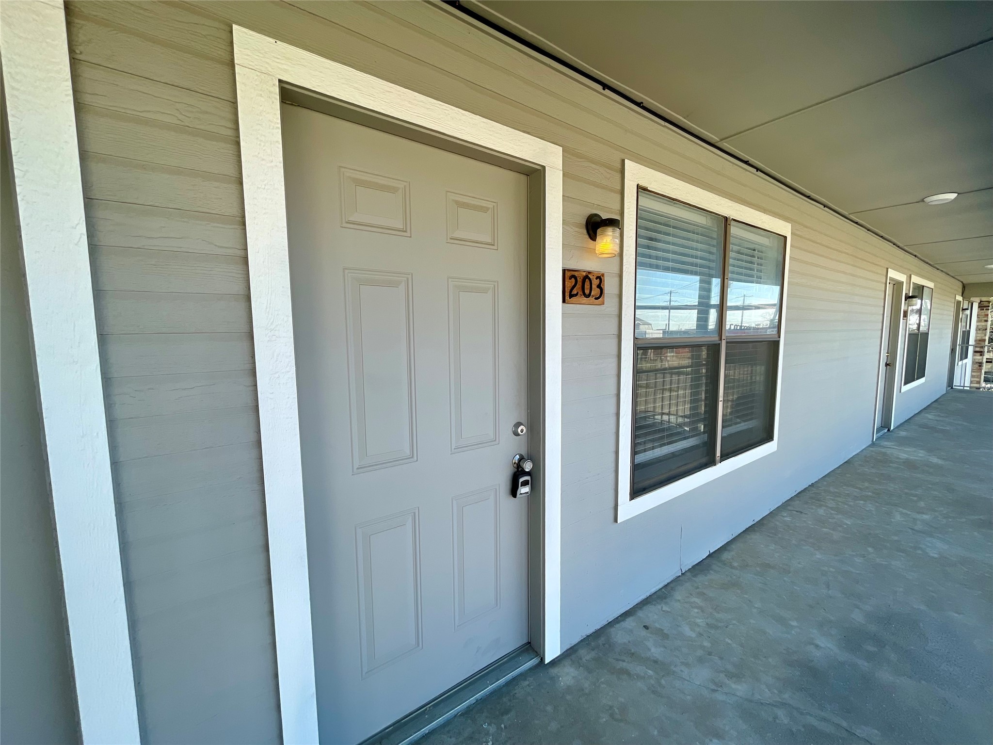 2526 W Prairie Street 203 — photo