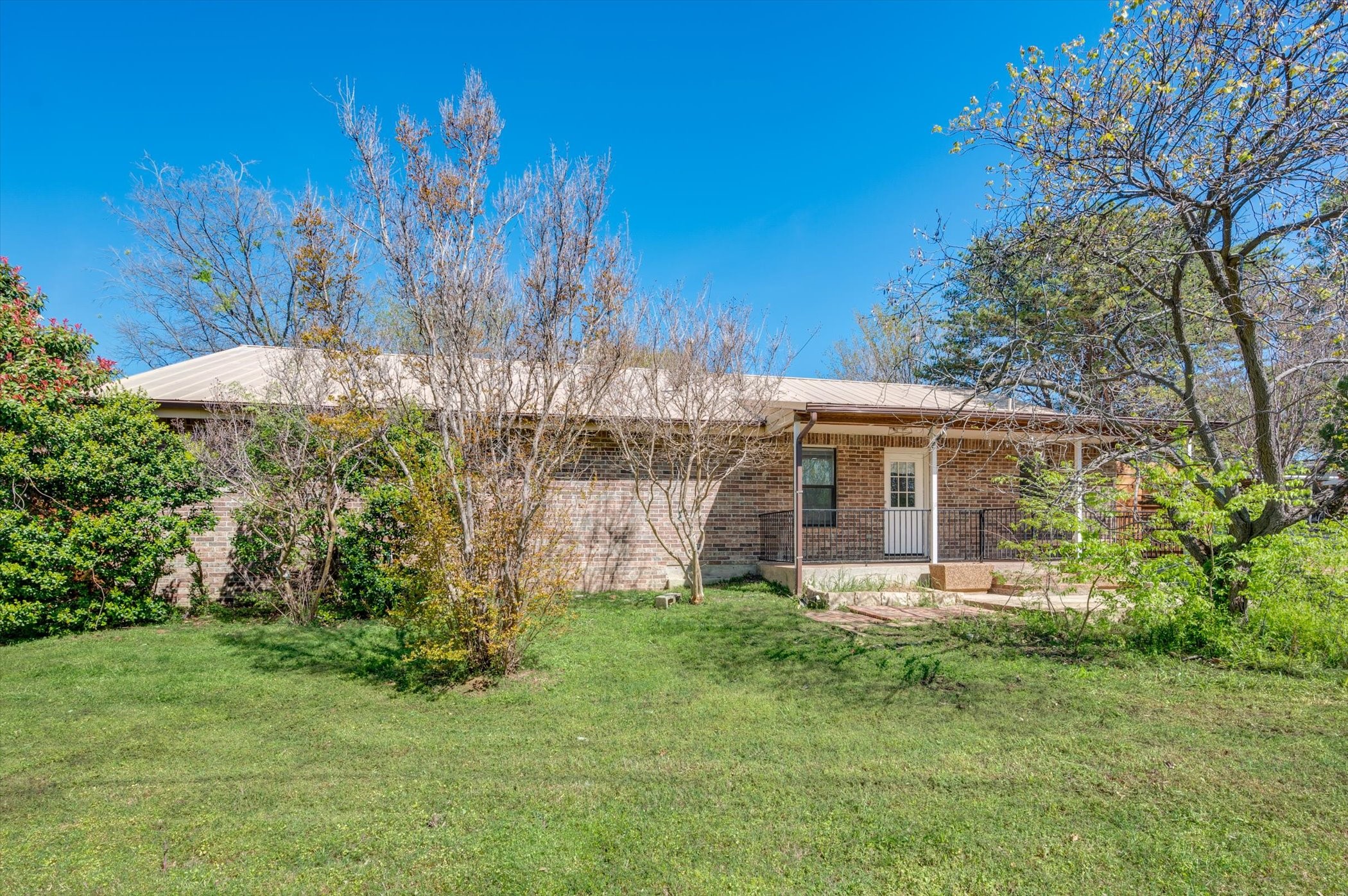 304 Oak Drive — photo