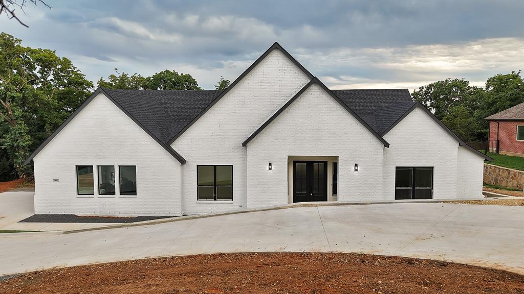 1405 Apache Court — photo