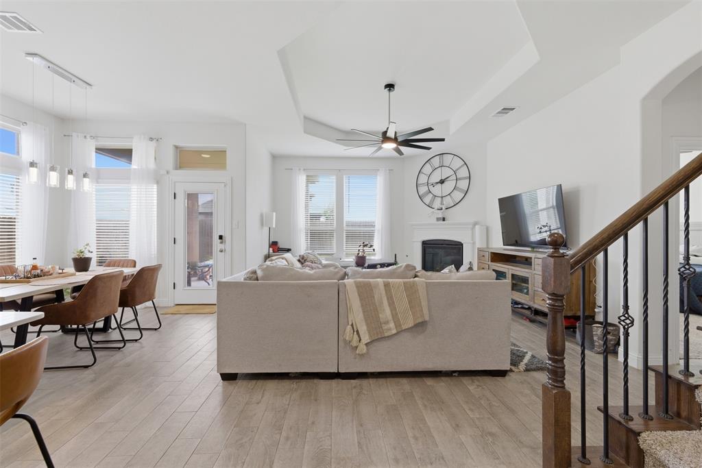 10916 Glover Lane — photo