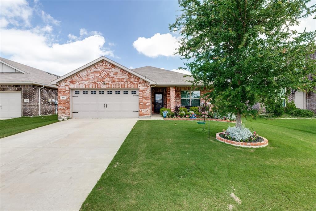 816 Ravenwood Lane — photo