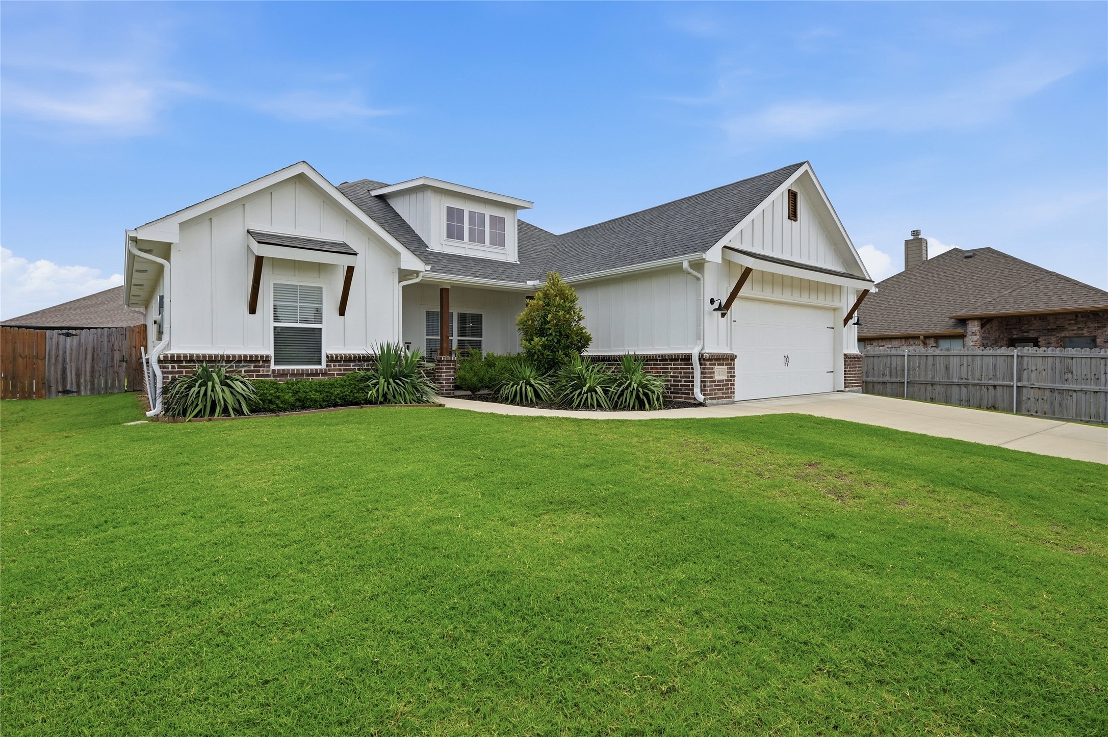 1411 Saratoga Drive — photo