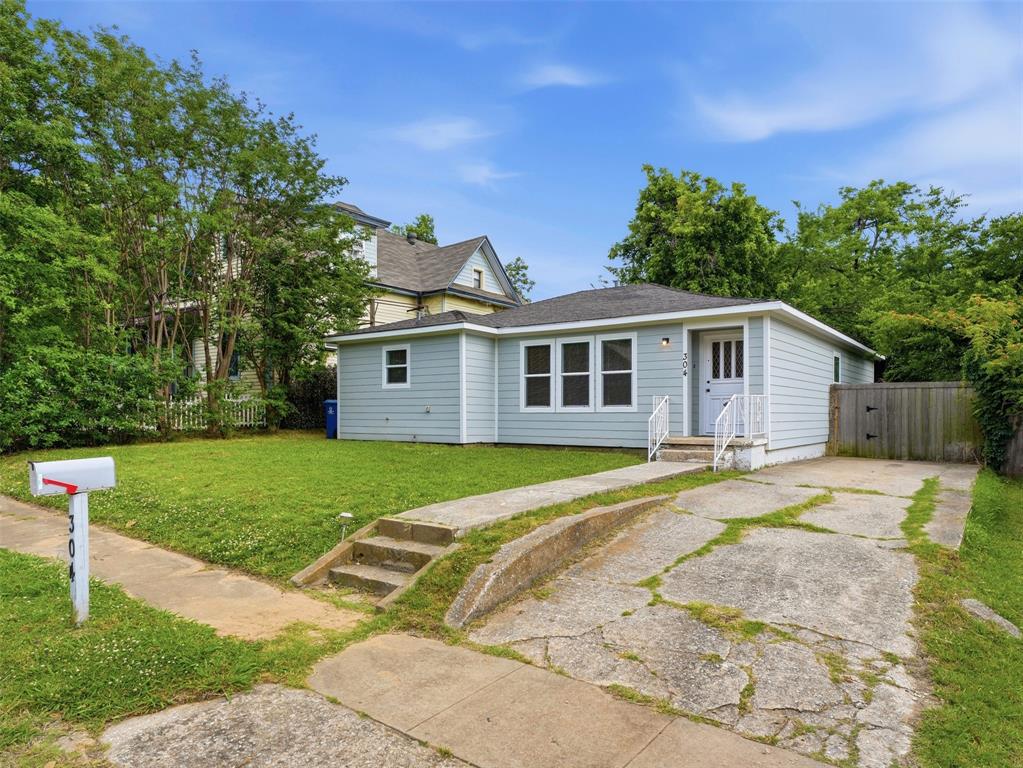 304 W Texas Street — photo