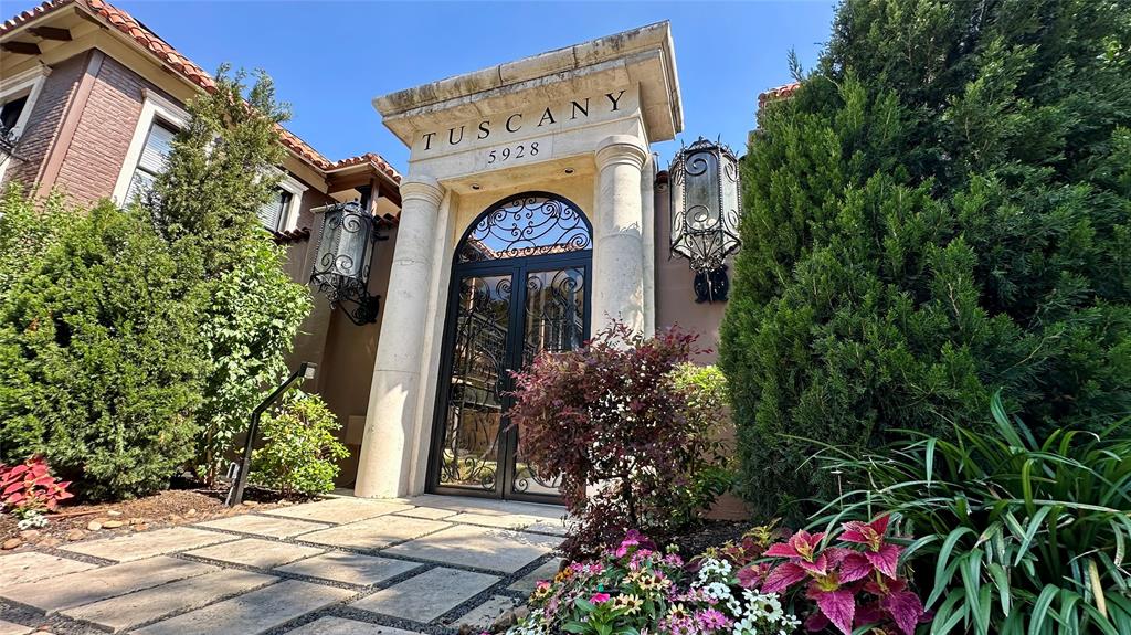 5926 Sandhurst Lane 124 — photo