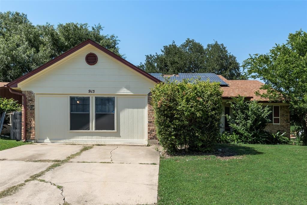 915 Freestone Drive — photo
