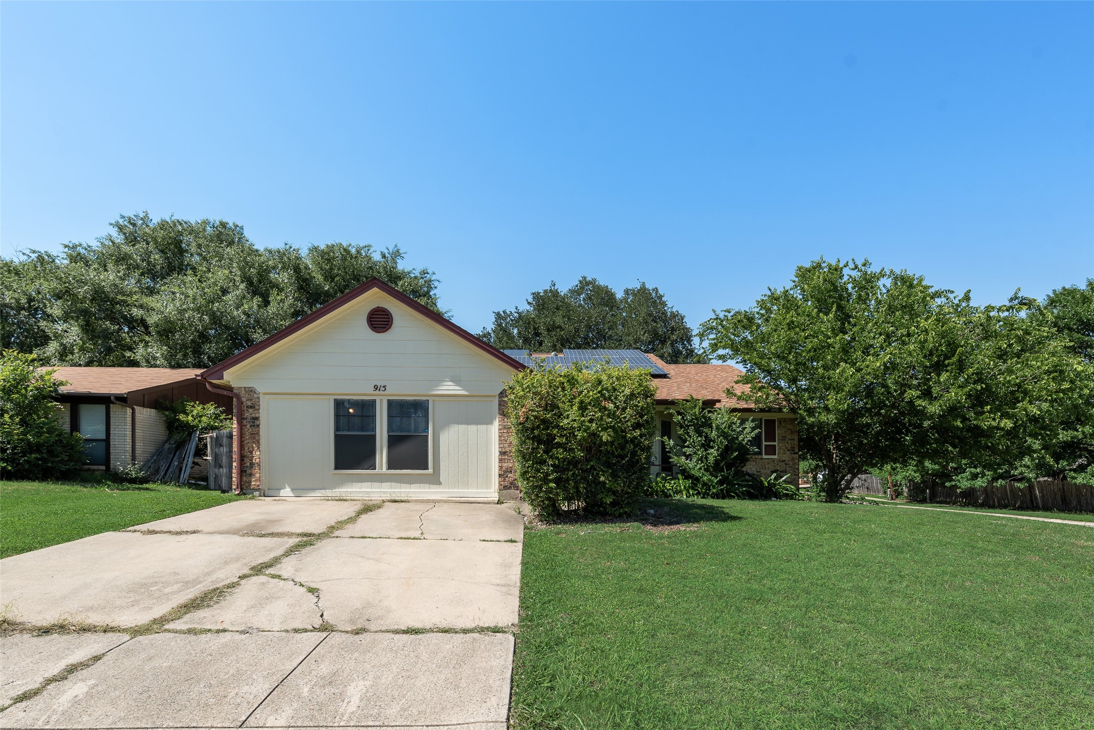 915 Freestone Drive, Arlington, TX 76017 — photo 2