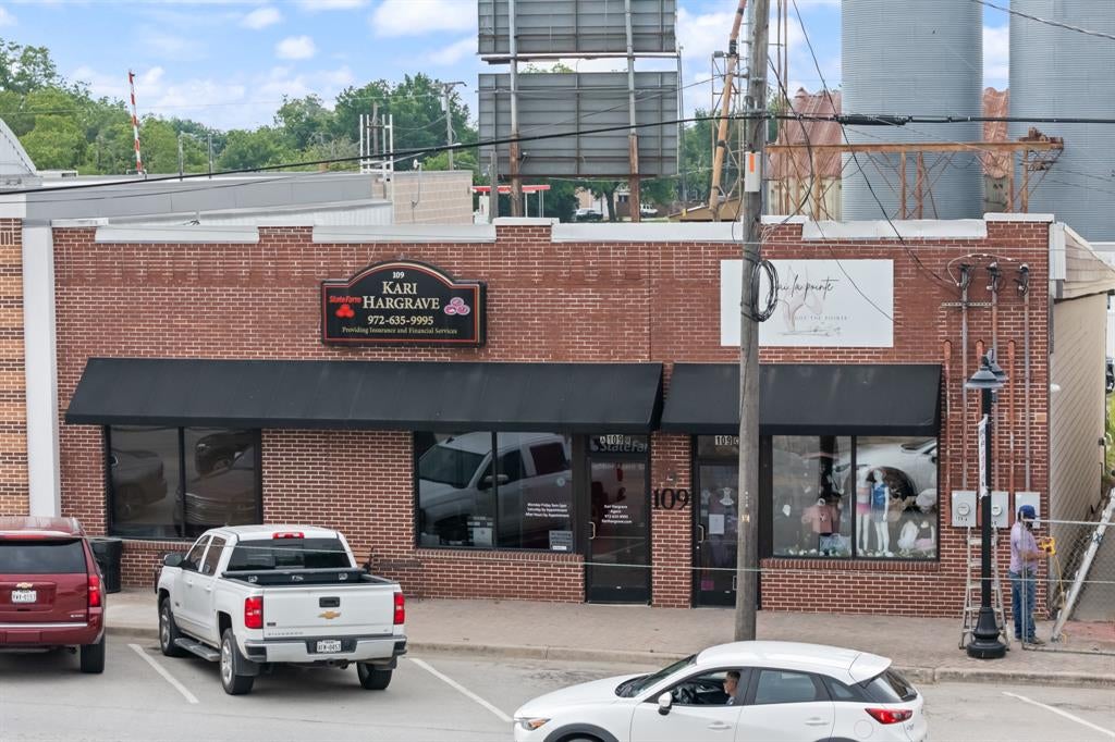 109 W Main Street — photo