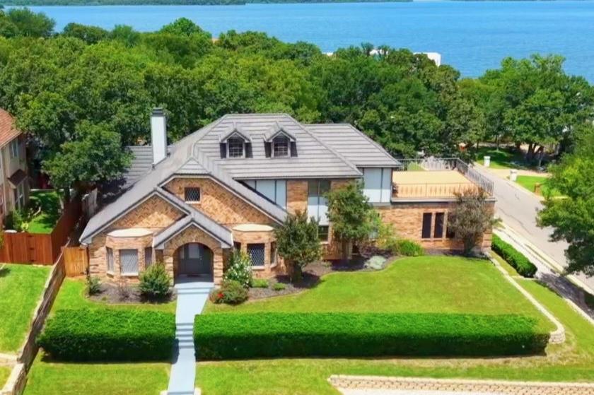 6101 Tiffany Oaks Lane — photo