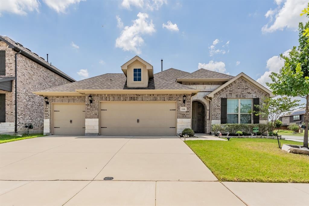 1446 White Water Way — photo