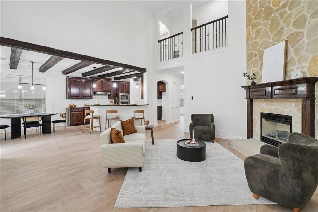 2407 Laguna Lane — photo