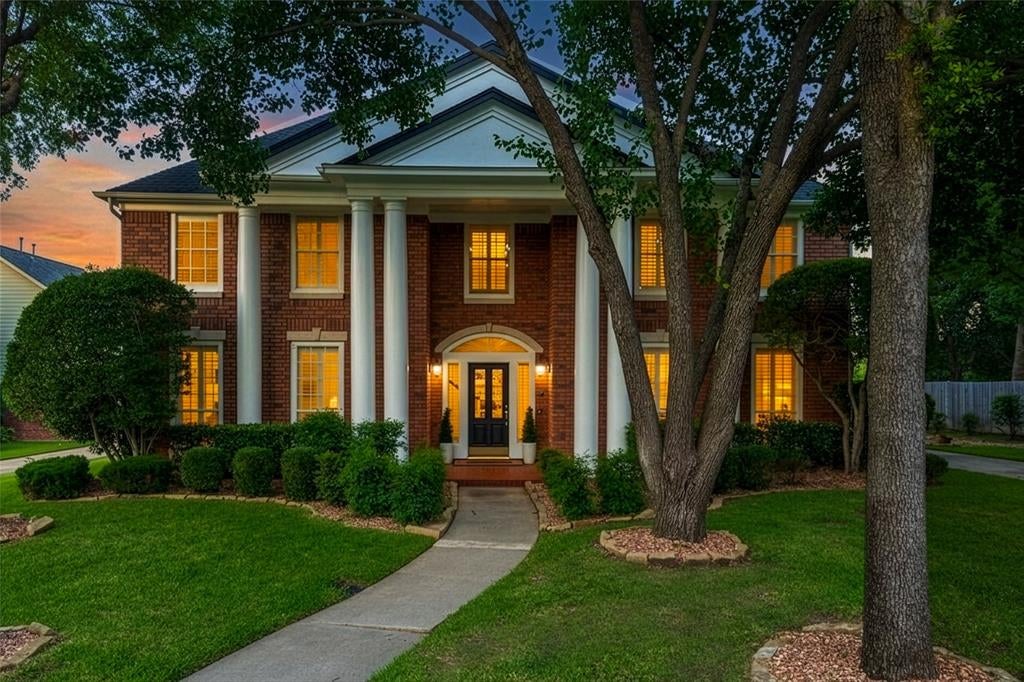585 Oak Hill Drive — photo