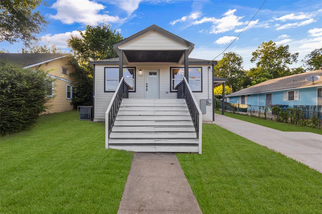 1507 E Waco Avenue — photo