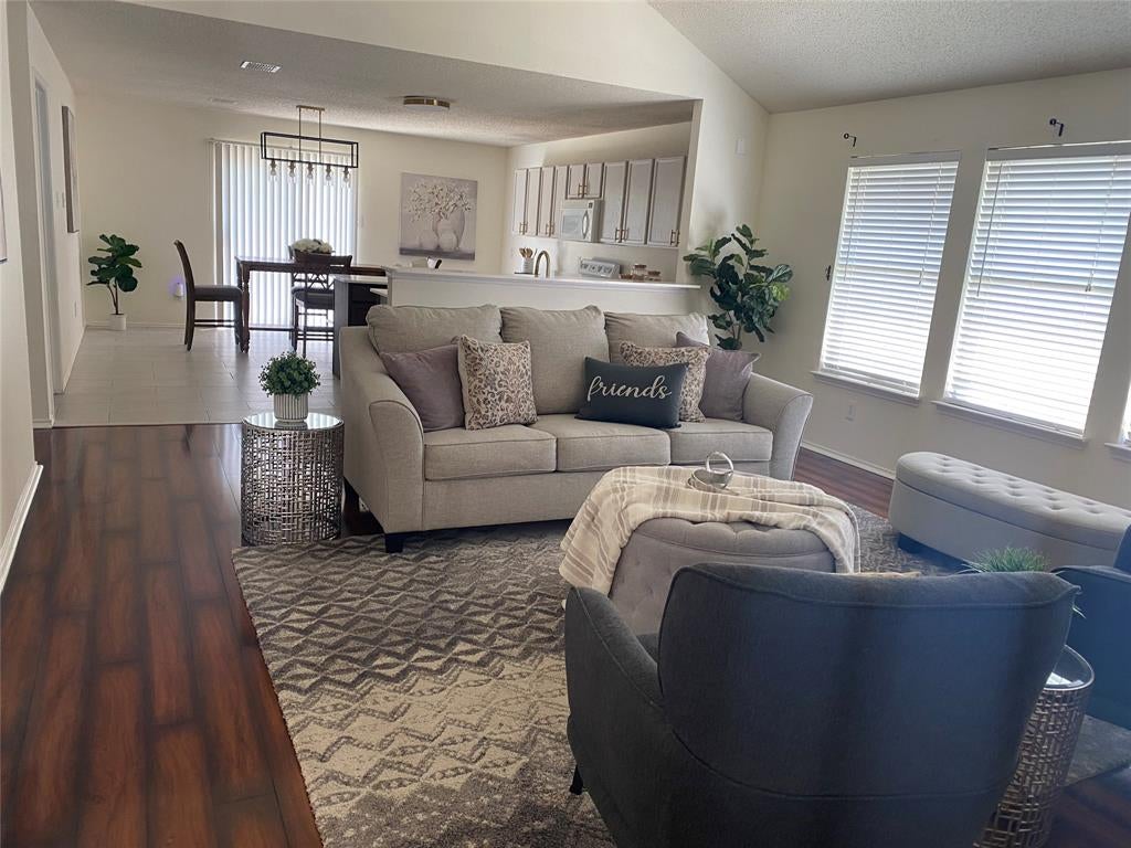 5534 Mandarin Way — photo