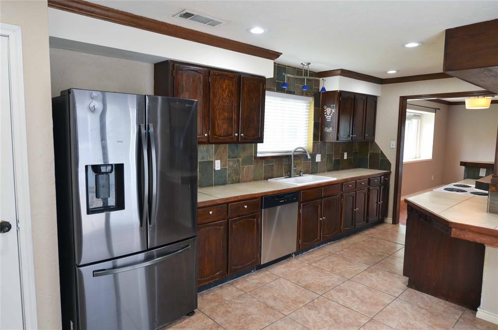 2406 Redbrook Court — photo