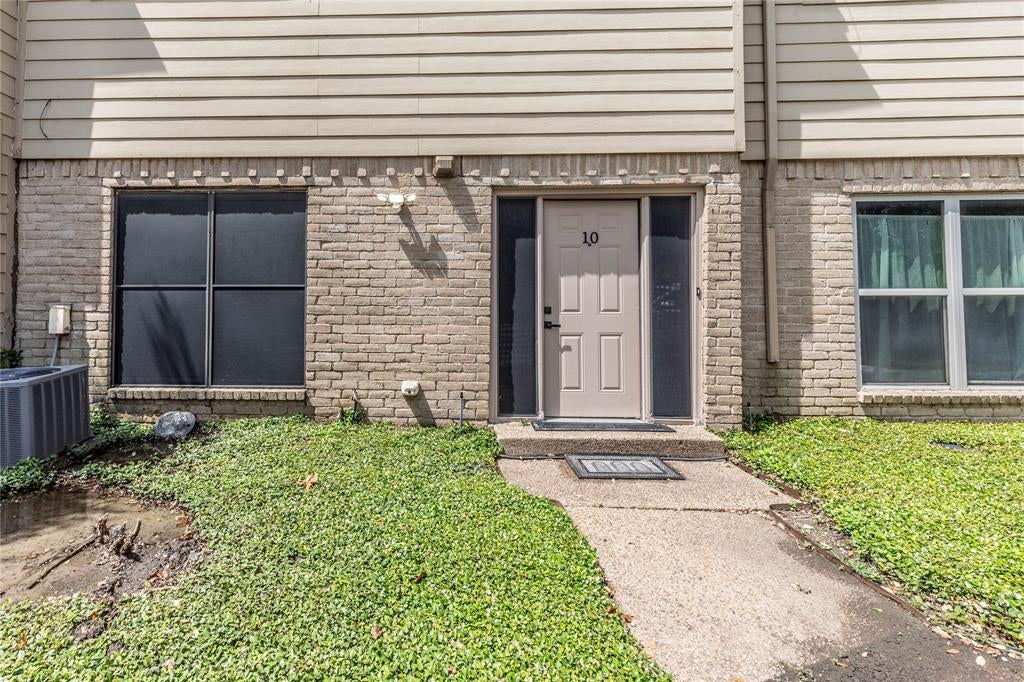7031 Holly Hill Drive 10 — photo