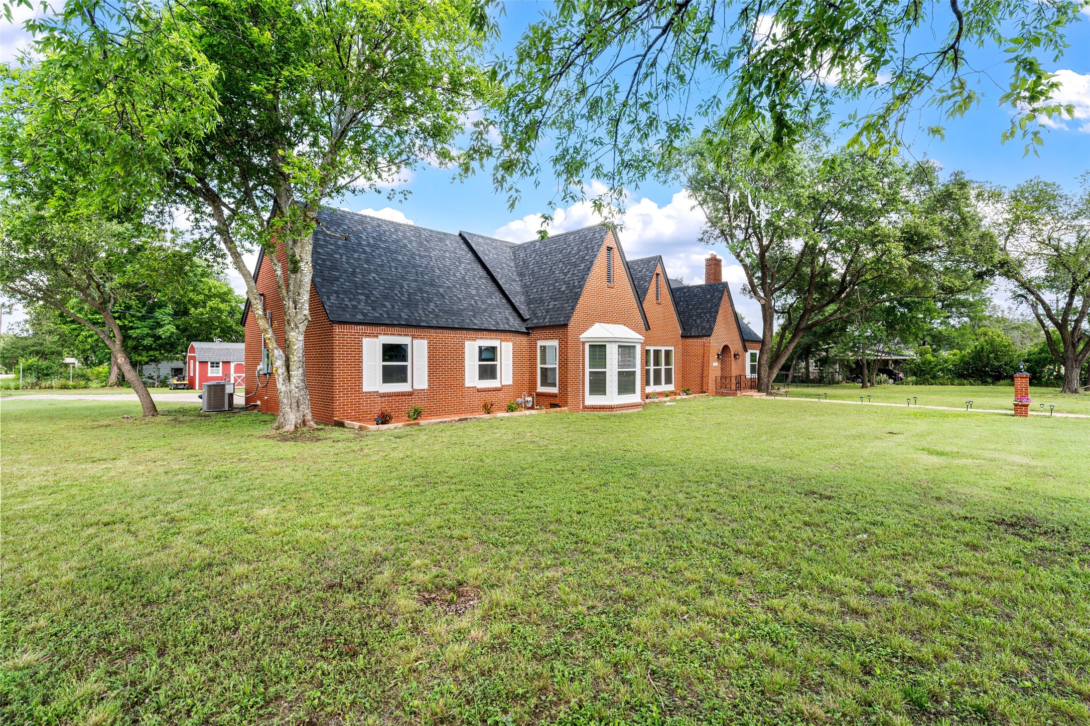 700 Jackson, McGregor, TX 76657 — photo 2