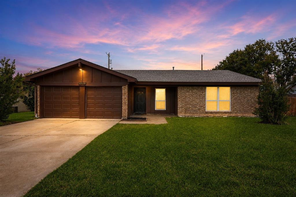 1909 Schumac Lane — photo