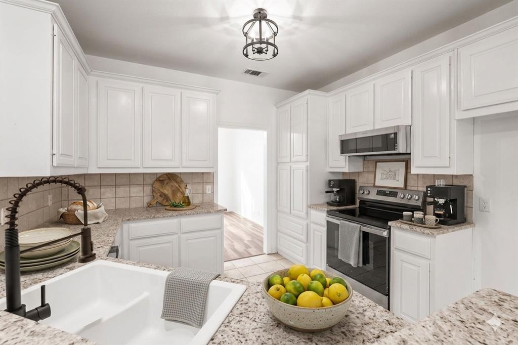 2107 Rivercrest Circle — photo