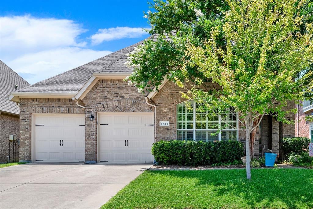 5724 New Castle Drive — photo