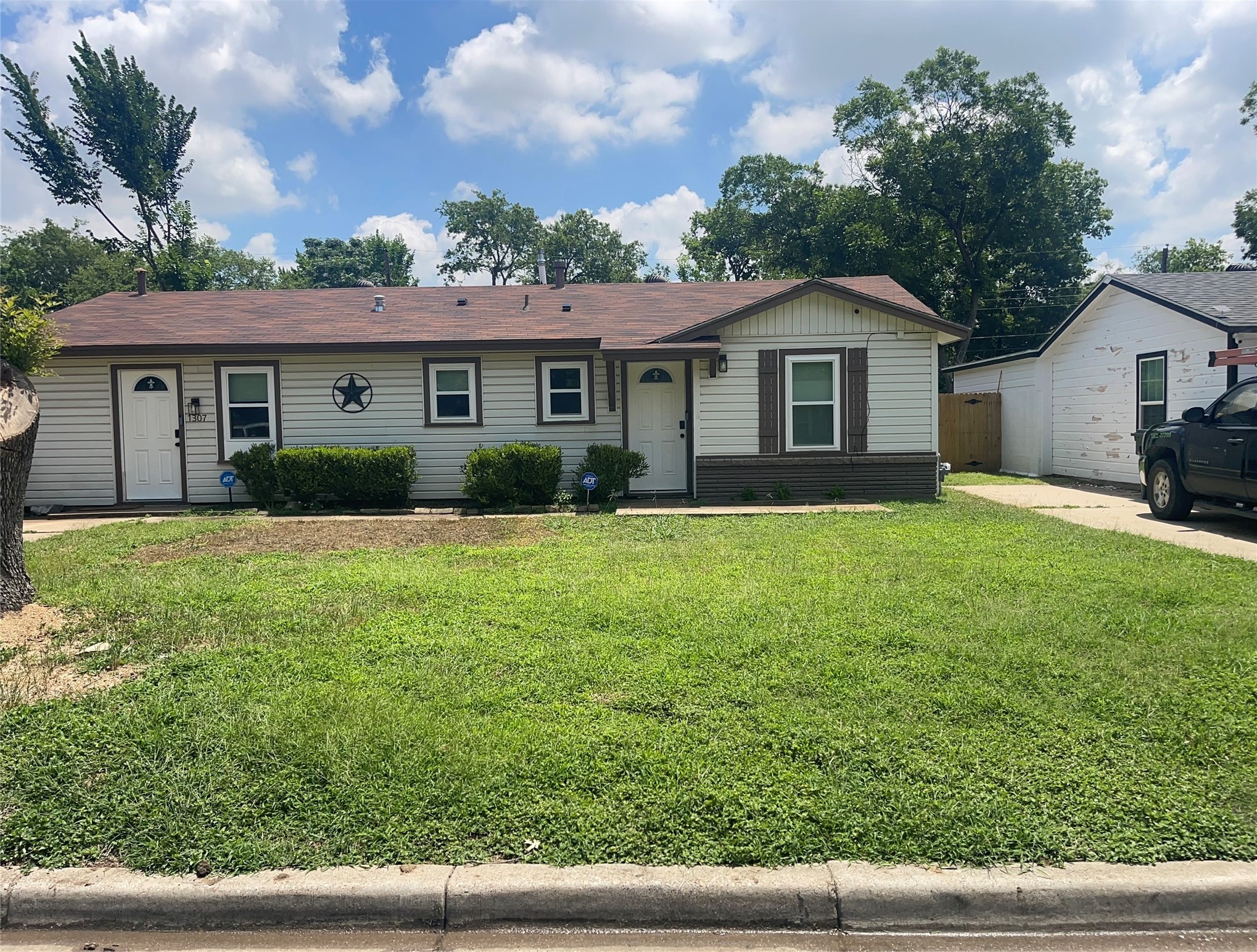 1307 Hadley Drive — photo