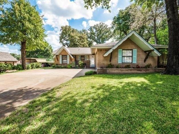 2102 Woodoak Drive — photo