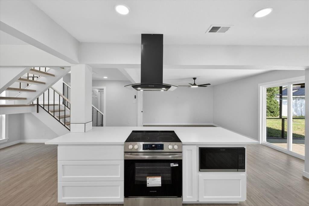 901 Huntington Drive — photo