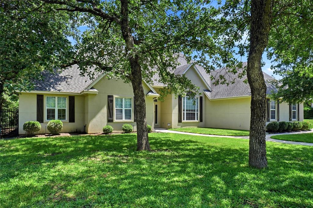 102 Manders Court — photo