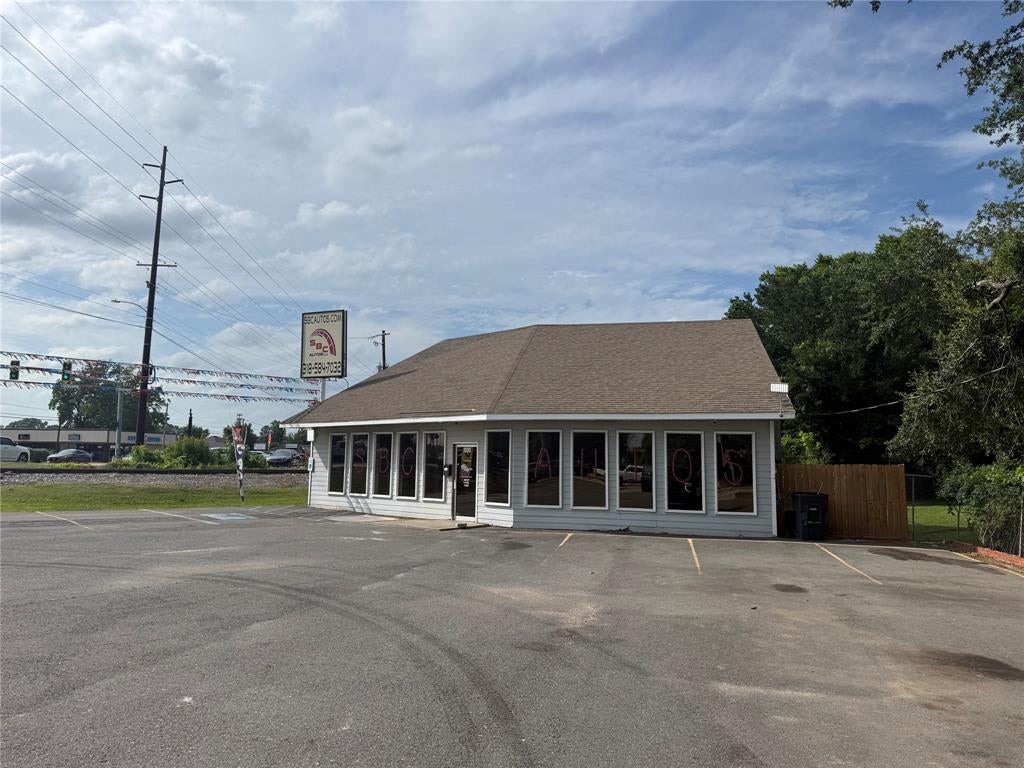 1500 Benton Road — photo