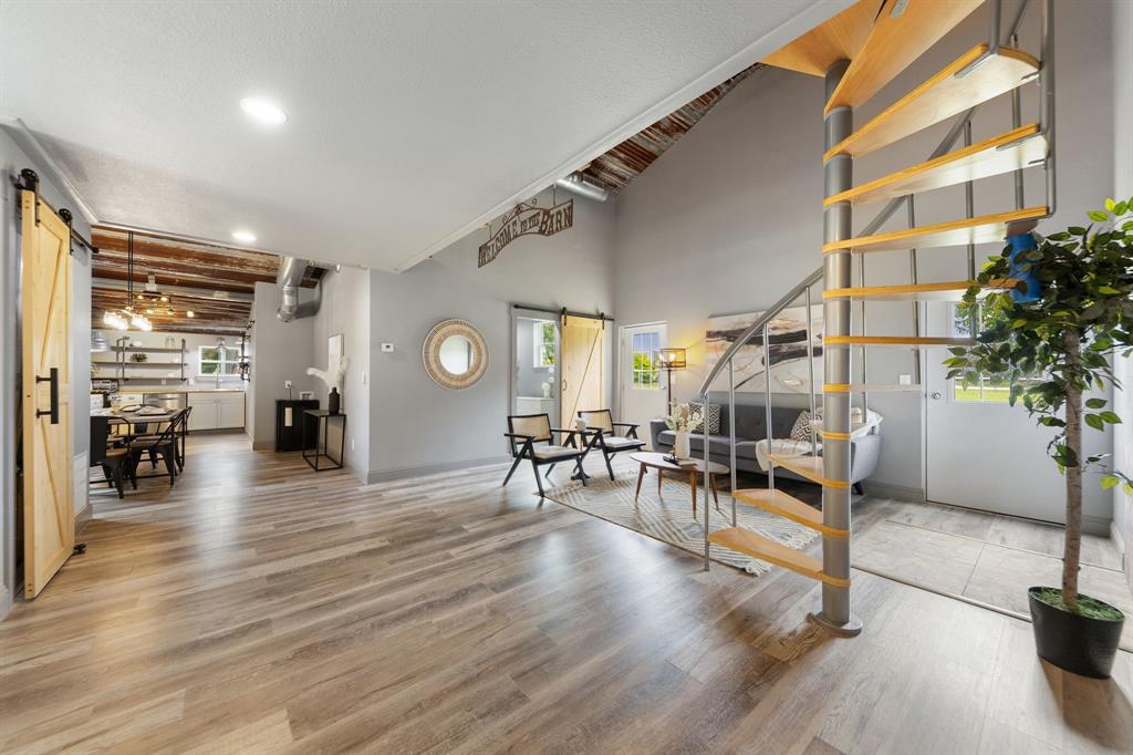 10160 Lynn Lane — photo