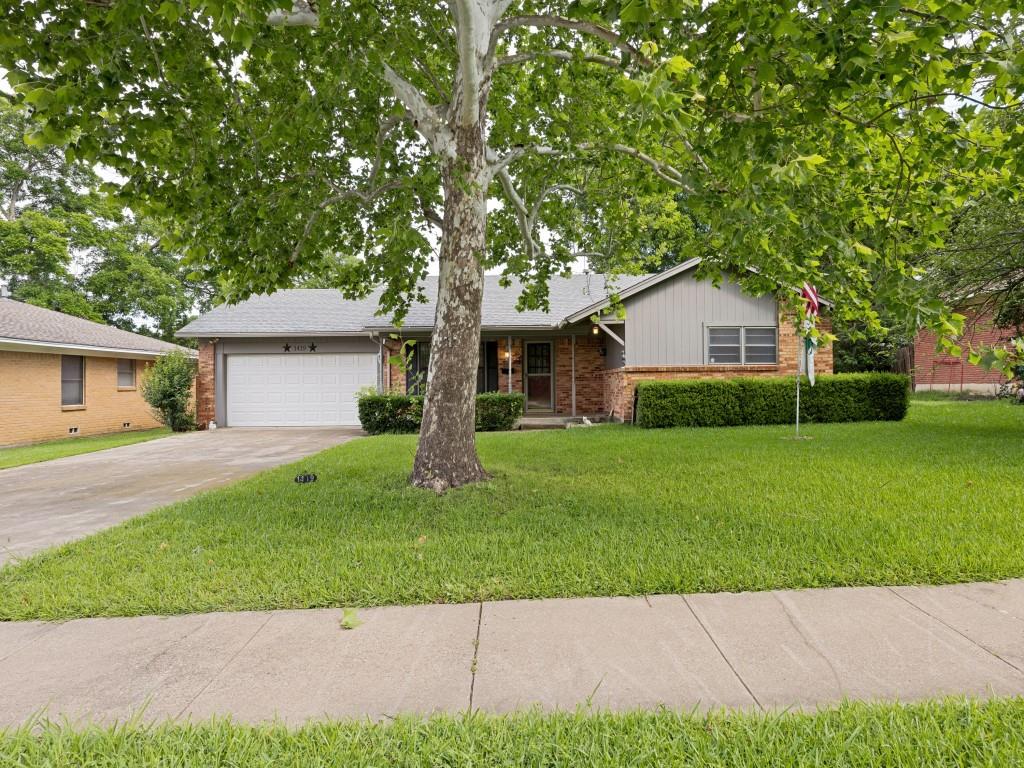 1419 Hillcrest Drive — photo