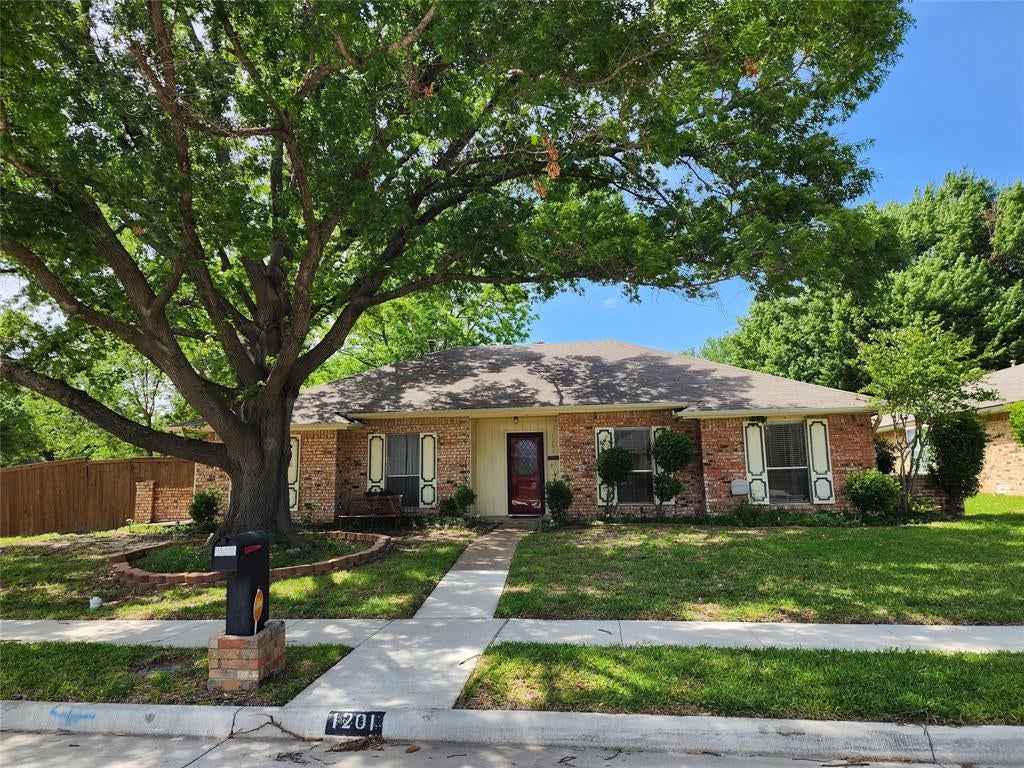 1201 Dandelion Drive — photo