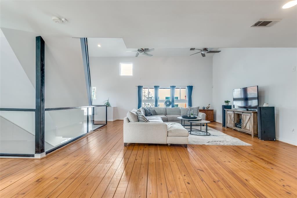 4605 Lester Drive — photo