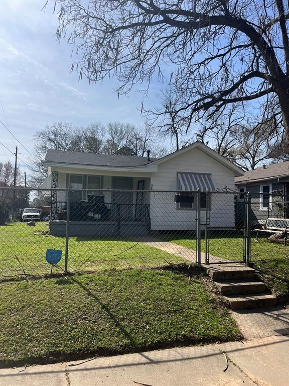 3201 Desoto Street — photo
