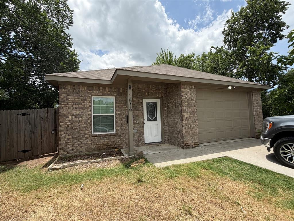 1516 E Maddox Avenue — photo