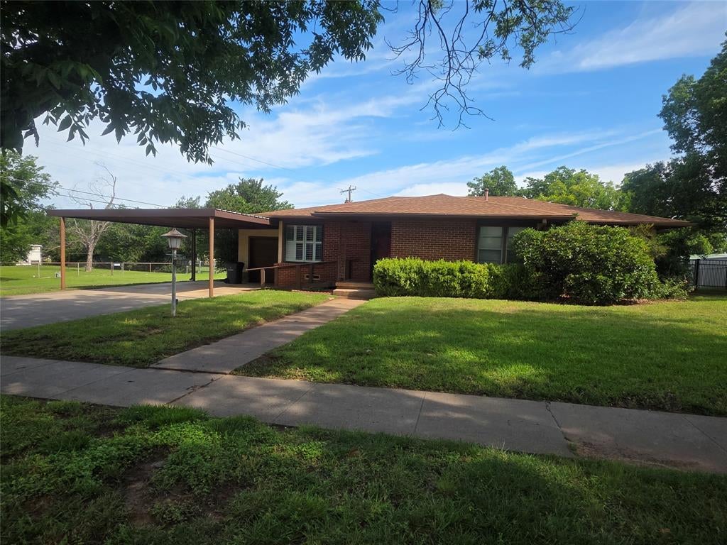 1213 Hillcrest Drive — photo
