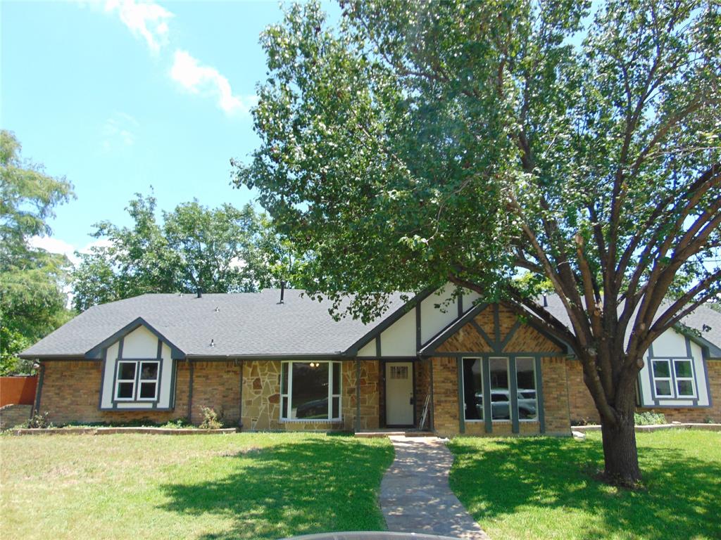 2714 Country Club Parkway — photo