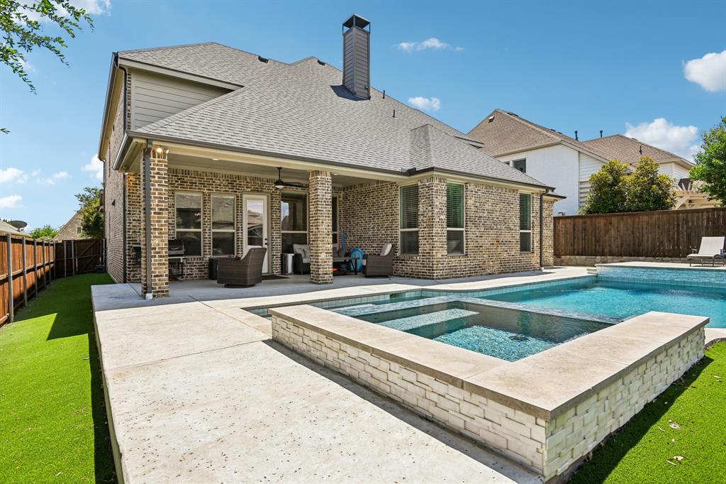 916 Champions Court — photo
