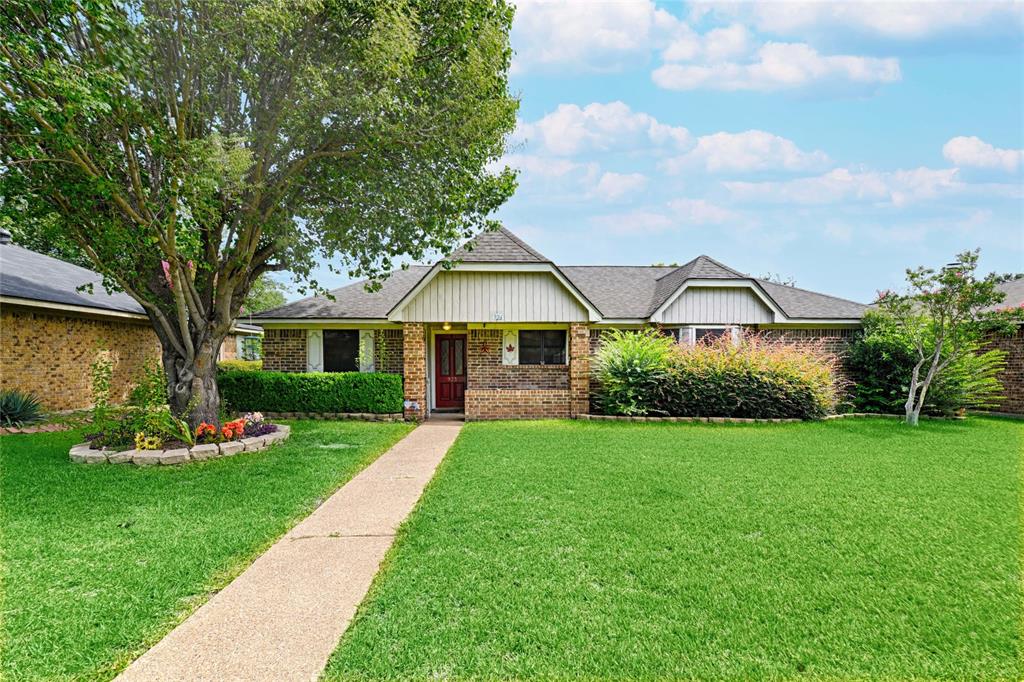 923 Courtney — photo